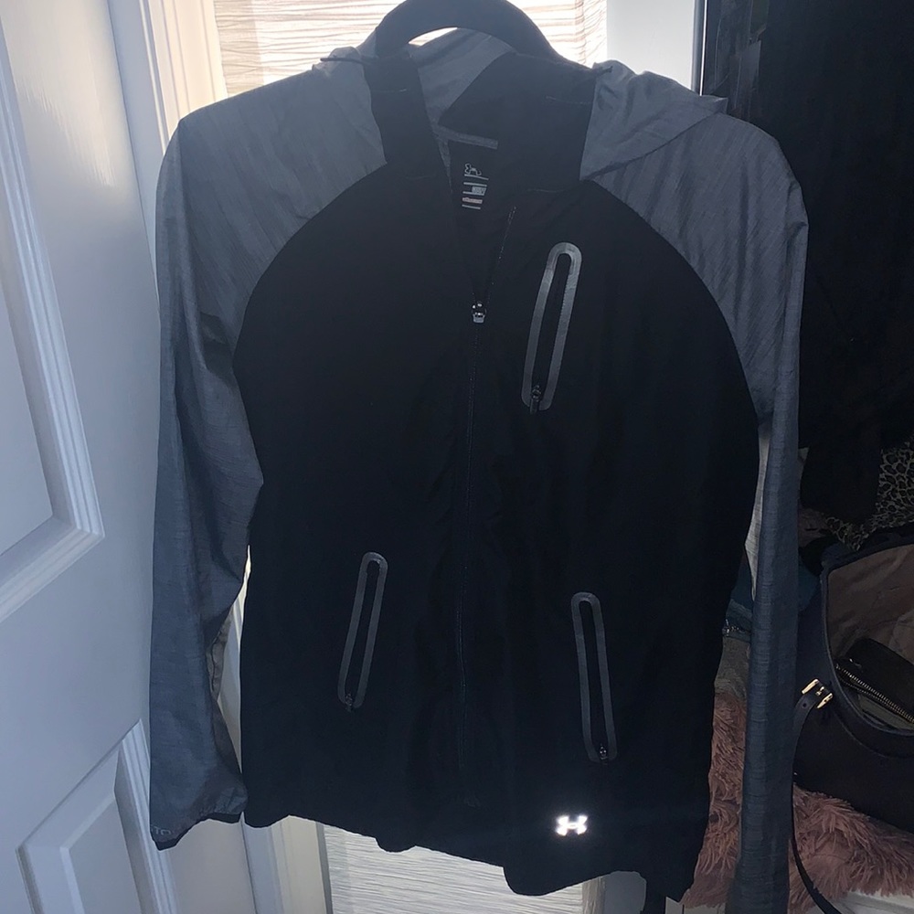 Under Armour Lightweight Jacket🤍